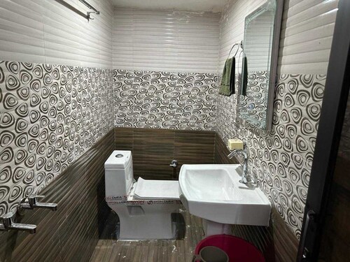 Hotel O Sector 52 Chandigarh Formerly Hari Residency