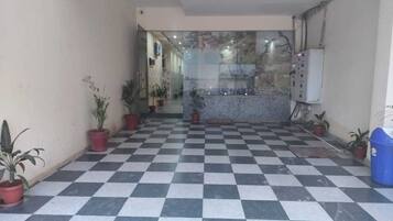 House | Lobby