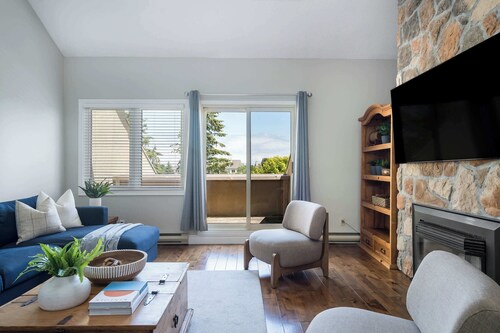 Evergreen Lodge | Walk to Blue Mtn • In-Unit Sauna