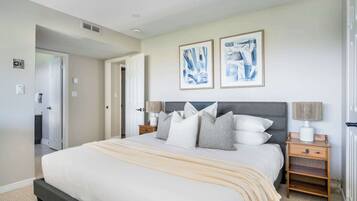 3 bedrooms, desk, WiFi, bed sheets