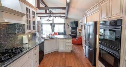 Welcome to Sunset Cove — a serene waterfront cottage near Tobermory, where turquoise waters meet star-filled skies. Enjoy sunsets, Northern Lights, a private dock, and cozy nights by the fire. Your unforgettable escape awaits.