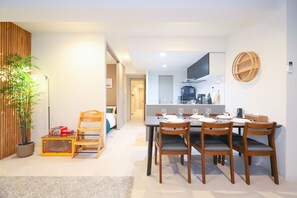 Apartment, Balkon, Stadtblick (1st Floor, Non Smoking) | Wohnbereich