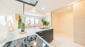 Coffee/tea maker, electric kettle