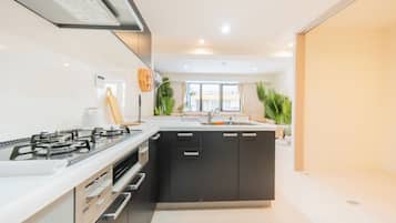 Coffee/tea maker, electric kettle