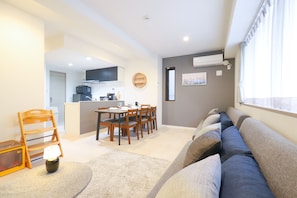Apartment, Balcony, City View, 1st Floor, Non Smoking | Living area