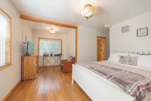 3 Schlafzimmer, Schreibtisch, Bügeleisen/Bügelbrett, Reisekinderbett