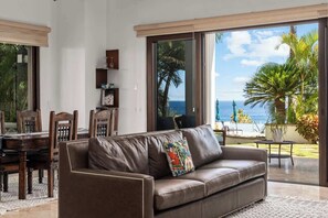 Televisión y oficina 