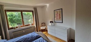 3 chambres, accès à Internet, literie fournie