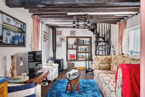 TV, books - Ye Olde Bark House, Polperro Harbour (Polperro)