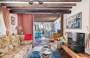 TV, books - Ye Olde Bark House, Polperro Harbour (Polperro)