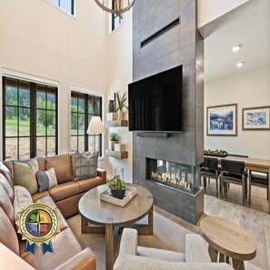 TV, fireplace - Edge Of Powder | Includes Two 1-Day Lift Tickets (Tamarack)