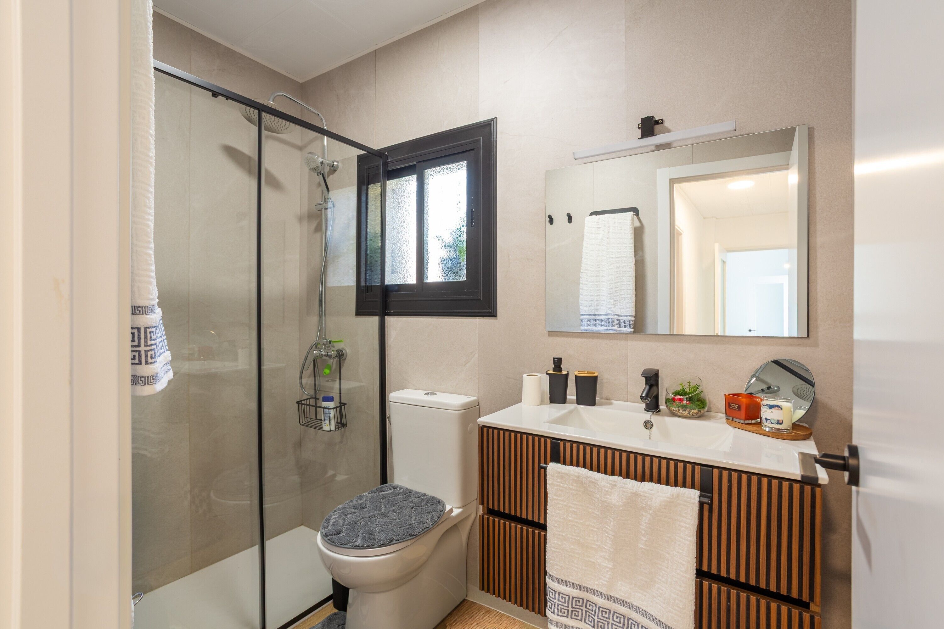 Shower, free toiletries, hair dryer, towels