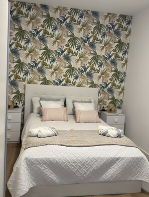 3 habitaciones, tabla de planchar con plancha, wifi y ropa de cama