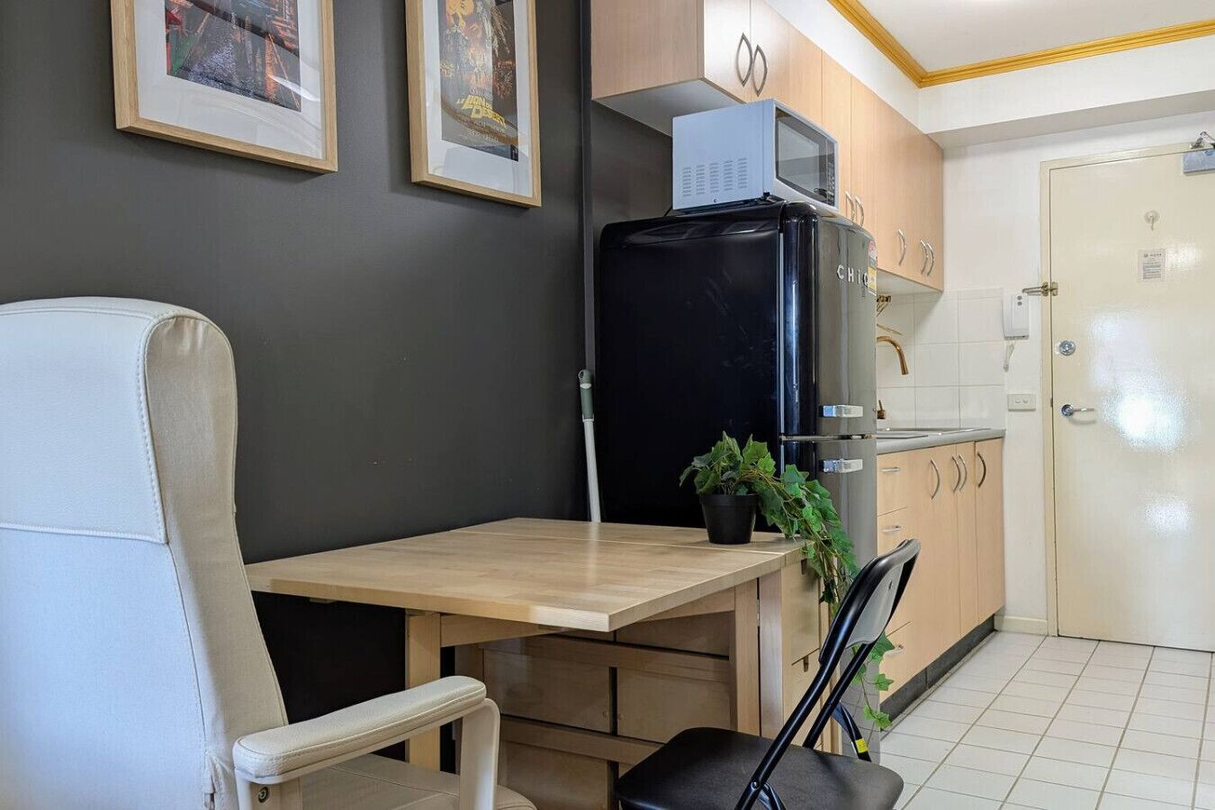 Fridge, microwave, stovetop, coffee/tea maker