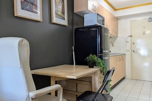 Fridge, microwave, stovetop, coffee/tea maker
