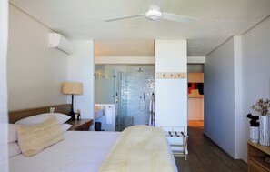 Chambre Double Classique, 1 très grand lit, vue piscine, en bord de piscine