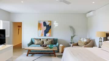 Superior Suite, 1 King Bed, Courtyard View | Premium bedding, down comforters, pillowtop beds, minibar