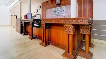 House | Meja sambut tetamu