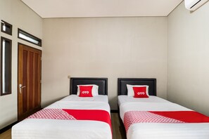 Deluxe Twin Room | Desk, free WiFi, bed sheets