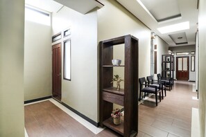 Reception - Hotel O Guest House Teras Waruga Syariah (Parongpong)