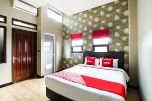 Deluxe Double Room | Desk, free WiFi, bed sheets