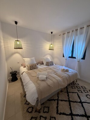 3 bedrooms, iron/ironing board, WiFi, bed sheets