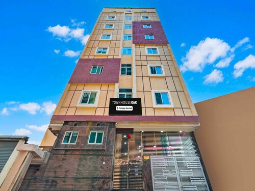 Townhouse Oak Kokapet Near GAR