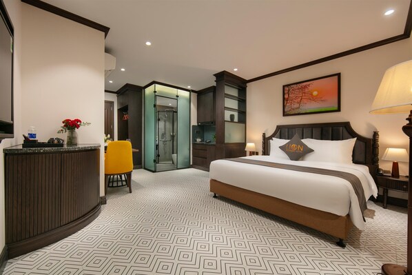 Deluxe Studio | In-room safe, desk, laptop workspace, blackout curtains - Westlake Lion Boutique Studio & Spa (Hanoi)