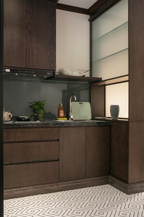Deluxe Studio | Private kitchen | Mini-fridge, microwave, stovetop, high chair - Westlake Lion Boutique Studio & Spa (Hanoi)