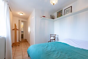 4 Schlafzimmer, Schreibtisch, Bügeleisen/Bügelbrett, WLAN
