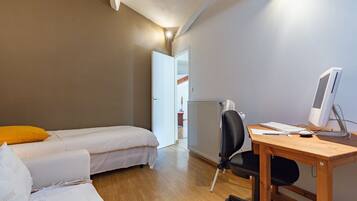 4 soverom, skrivebord, strykejern/-brett og wi-fi