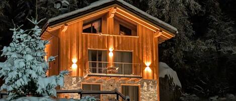 المنشأة من الخارج