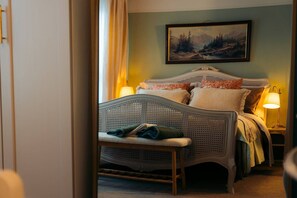 Iron/ironing board, Internet, bed sheets