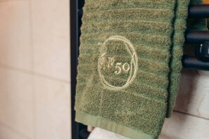 Unclassified image, 5 of 44, button