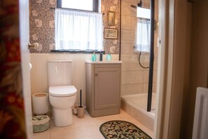 Shower, hair dryer, soap, toilet paper - No. 50 Chapel Street (Cookstown)