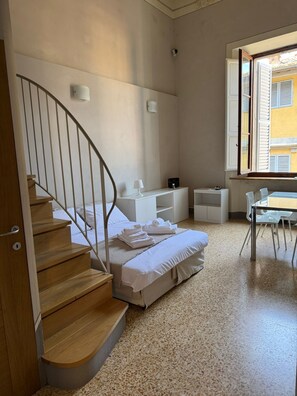 Bügeleisen/Bügelbrett, Reisekinderbett, kostenloses WLAN, Bettwäsche