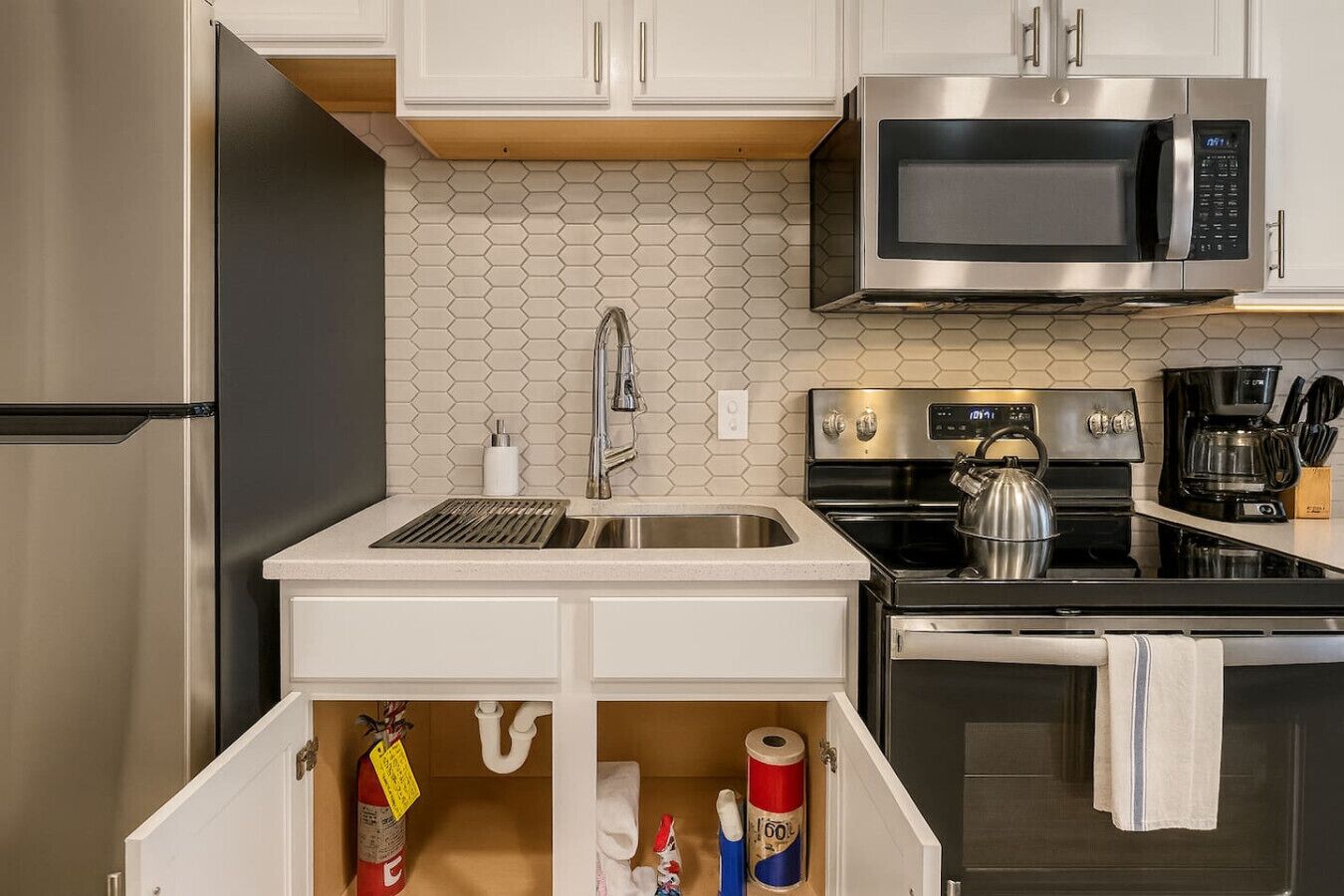 Réfrigérateur, micro-ondes, four, lave-vaisselle