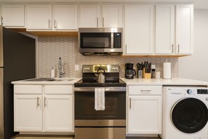 冷蔵庫、電子レンジ、オーブン、食器洗い機