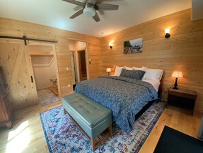 4 habitaciones, escritorio, tabla de planchar con plancha y wifi gratis 