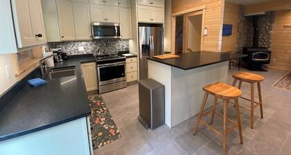 Paradise Found at Meadow Lodge/Private Family Home