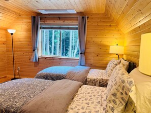 4 bedrooms, desk, iron/ironing board, free WiFi