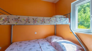 2 slaapkamers, een strijkplank/strijkijzer, wifi