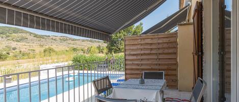 تناول الطعام بالخارج