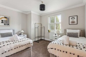 2 soverom, strykejern/-brett, reiseseng for barn og wi-fi