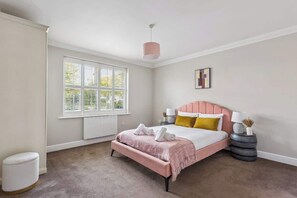 2 bedrooms, iron/ironing board, travel cot, WiFi - Ground Floor•Parking•Windsor Castle - By Tempstay (Berkshire)