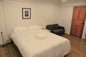 Standard Double Room | Living area - Bpp art and gallery (Bangkok)