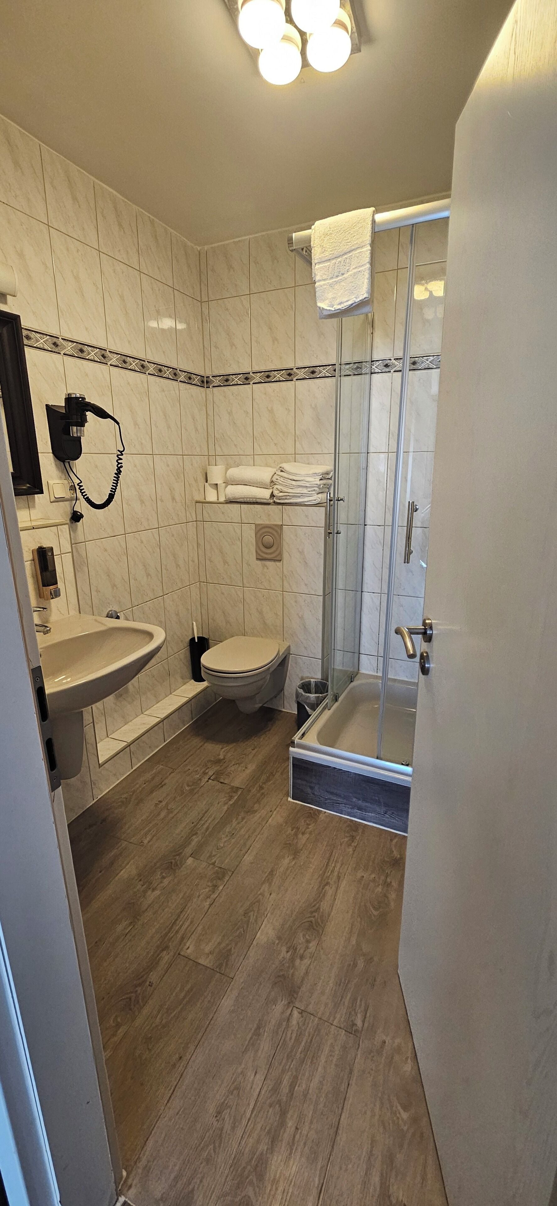Basic Quadruple Room | Bathroom | Shower, towels, soap, shampoo