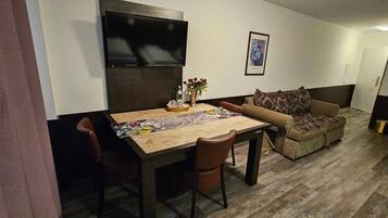 Basic Quadruple Room | Interior