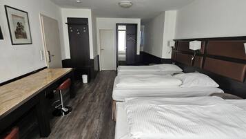 Basic Quadruple Room | Desk, bed sheets