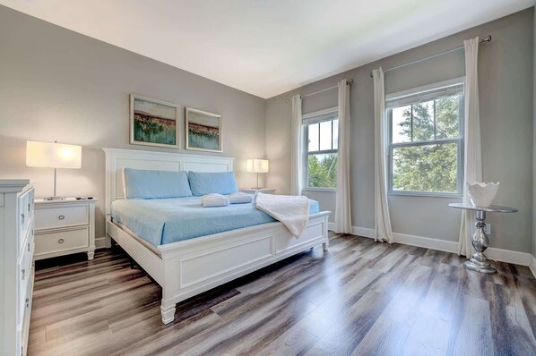 5 bedrooms, desk, iron/ironing board, travel cot